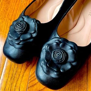 Taryn Rose Leather Flats🖤